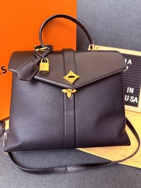 Louis Vuitton Rose des Vents bag in black leather